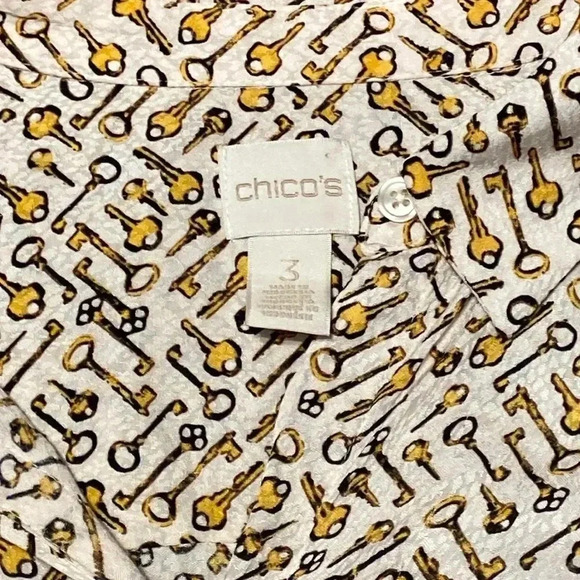 Gold key Print Button-Up Blouse
BIN #14 - Picture 2 of 8